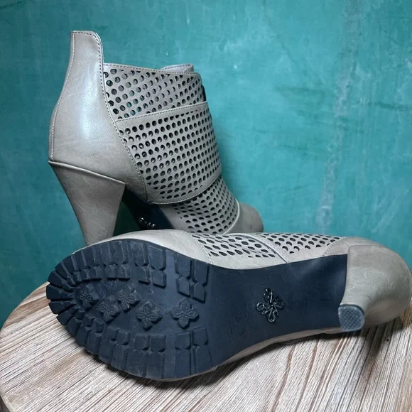 Simply Vera Wang Heeled Booties - Picture 5 of 7